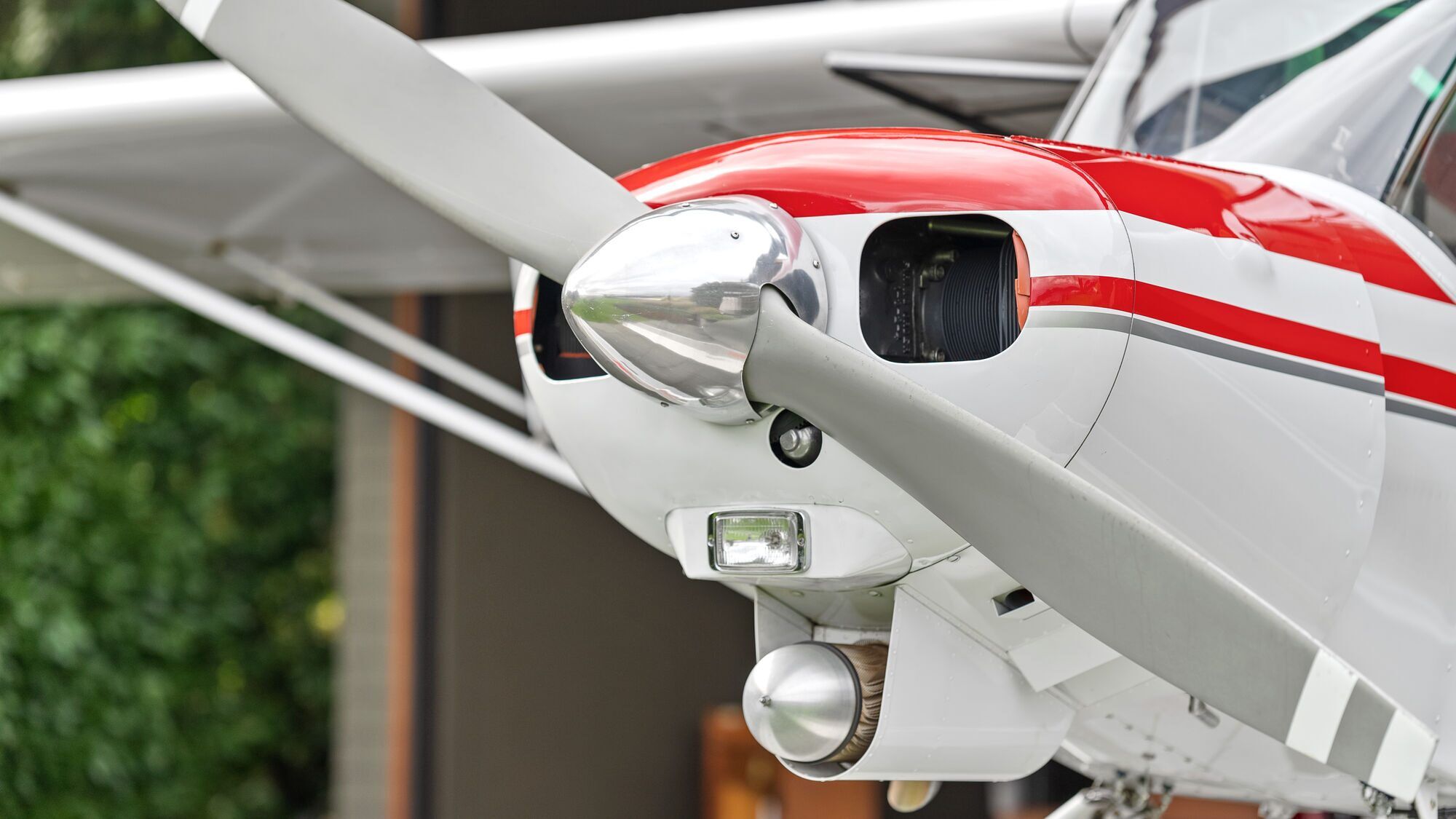 Aircraft cowling and propeller