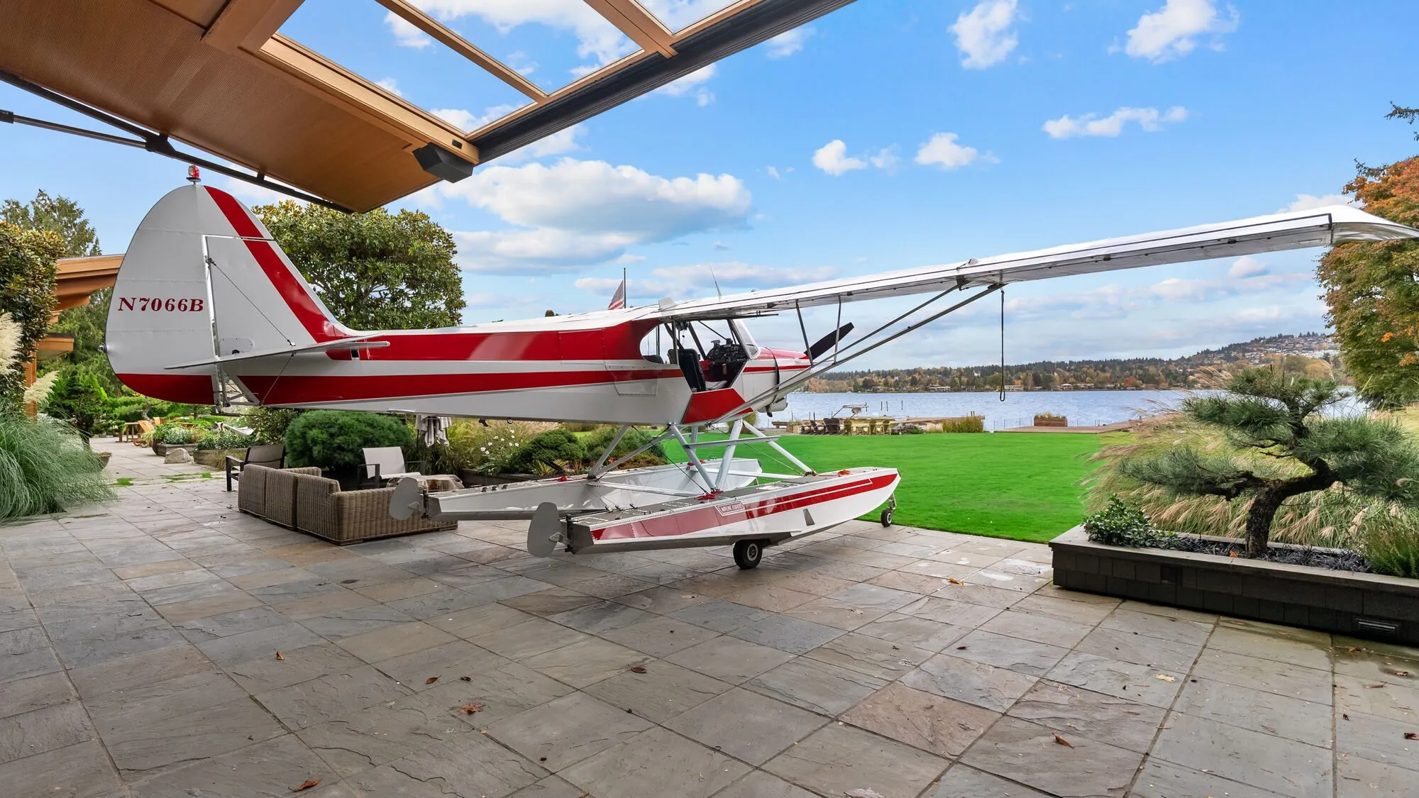 Super Cub on floats at the water