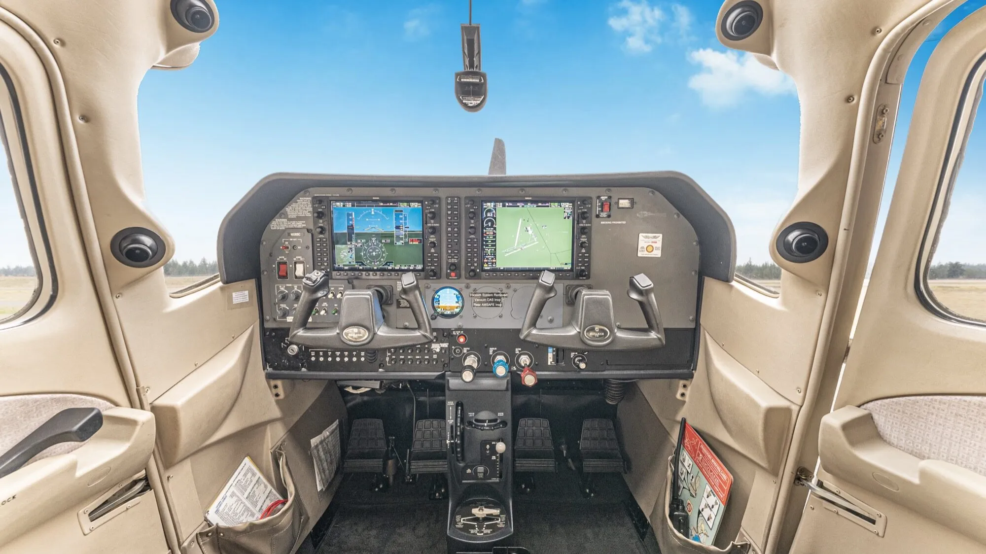 Cessna Turbo Skylane leather cabin interior